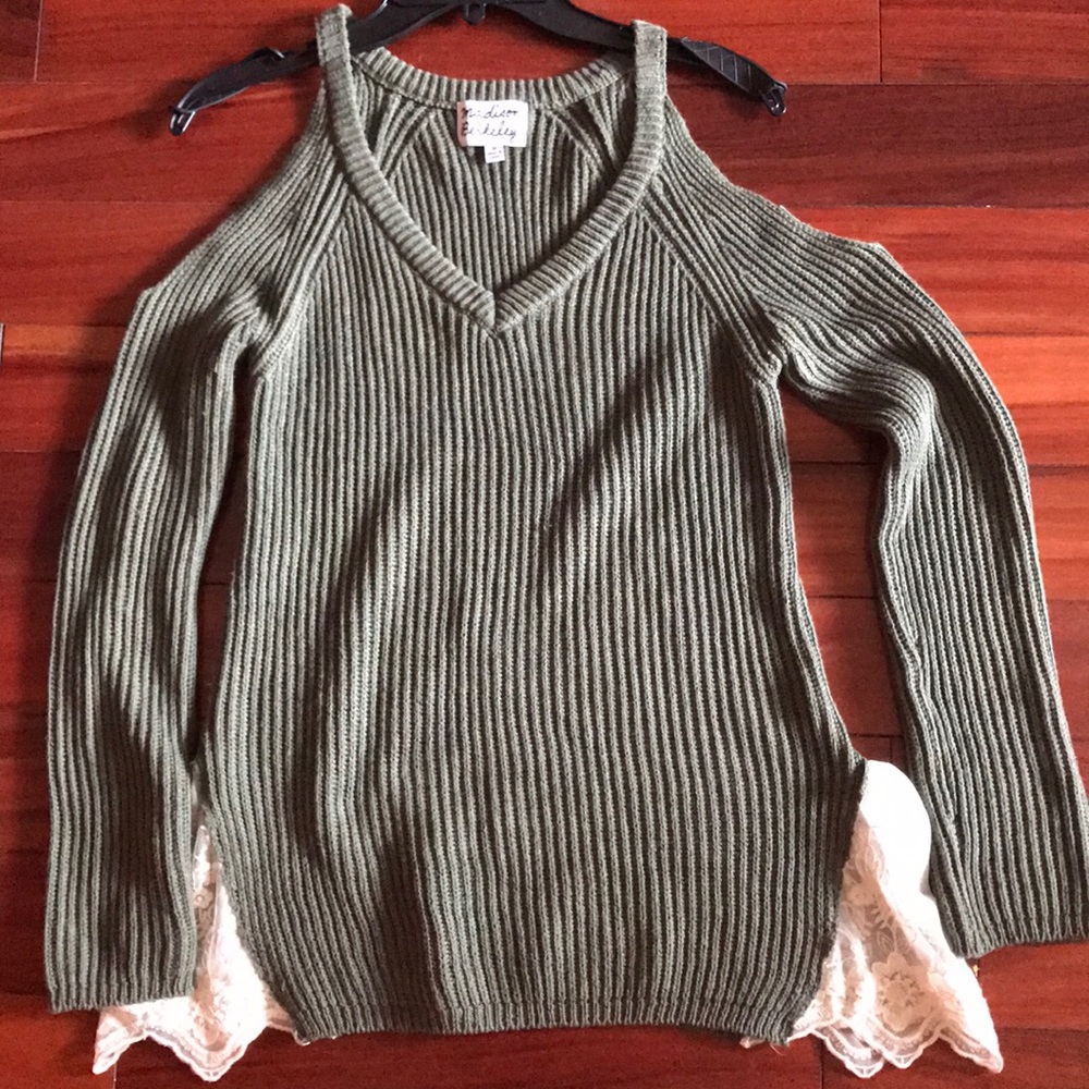 Cut out shoulder knitted sweater